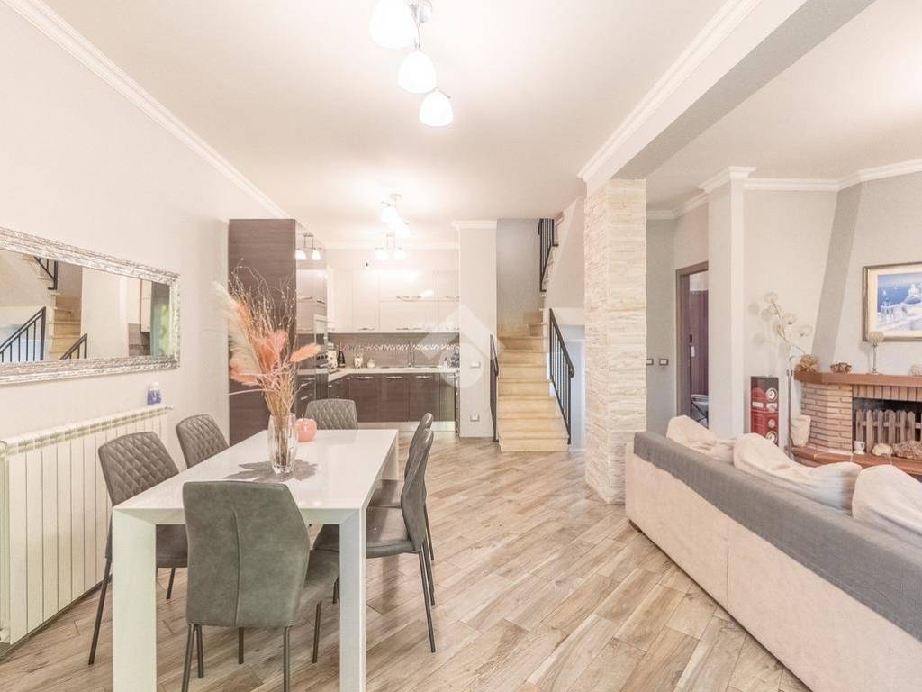 casa indipendente in vendita a Roma in zona Casal Morena