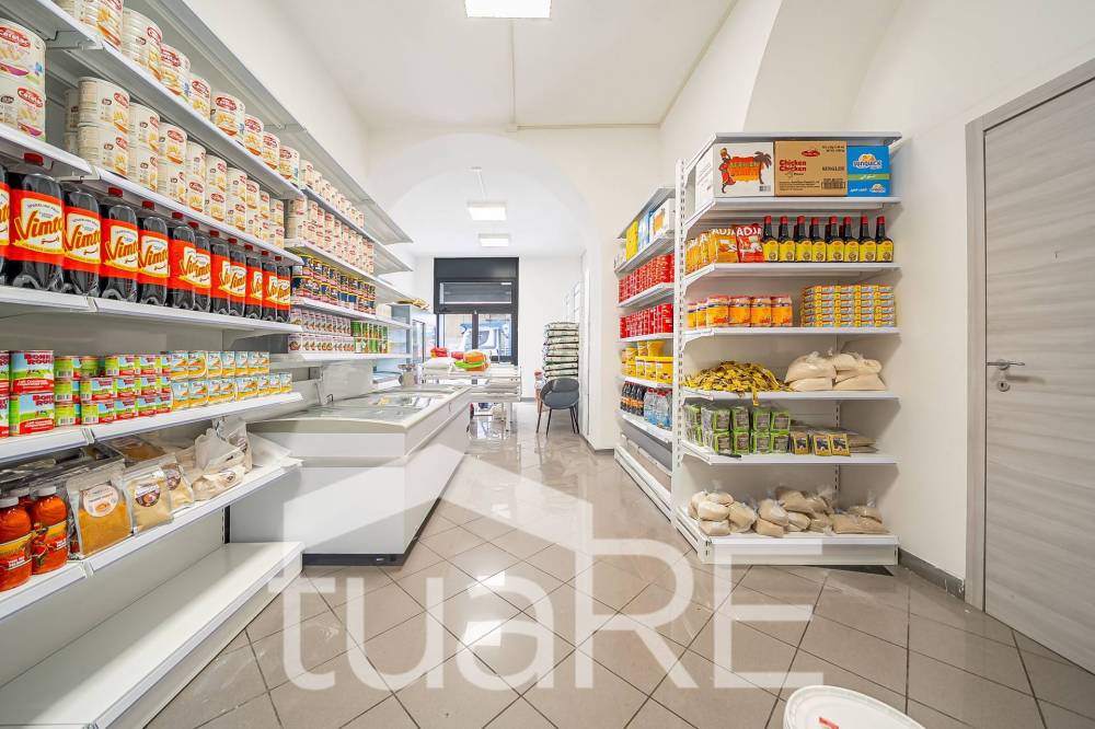 negozio in vendita a Roma in zona Esquilino
