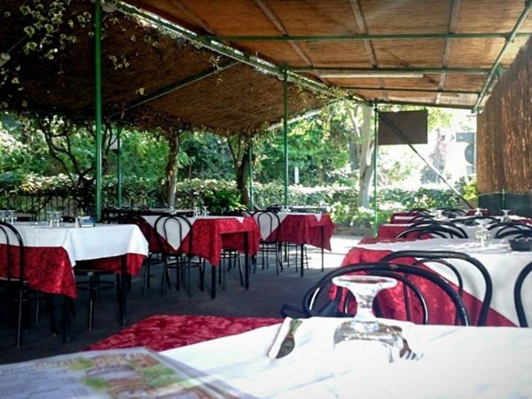 negozio in vendita a Roma in zona Ardeatino