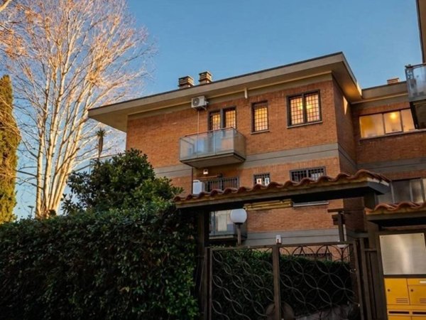 appartamento in vendita a Roma in zona Spinaceto