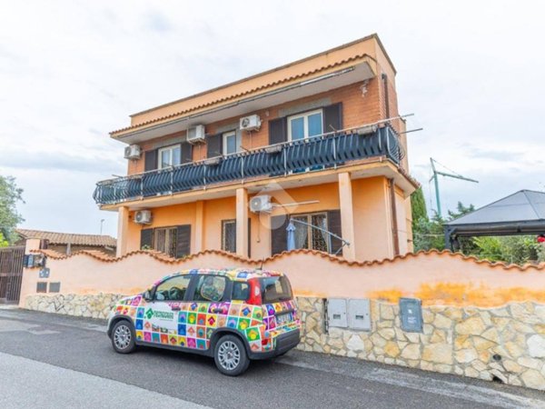 appartamento in vendita a Roma in zona Casal Monastero