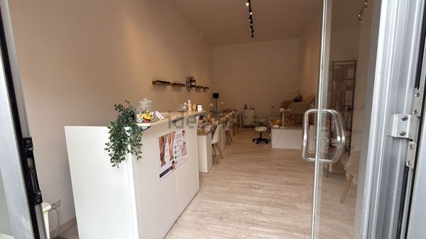 locale commerciale in vendita a Roma in zona Ostiense