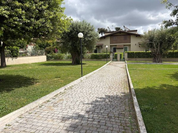 casa indipendente in vendita a Roma in zona Casalotti