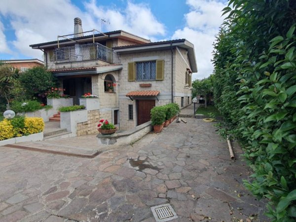 casa indipendente in vendita a Roma in zona Infernetto
