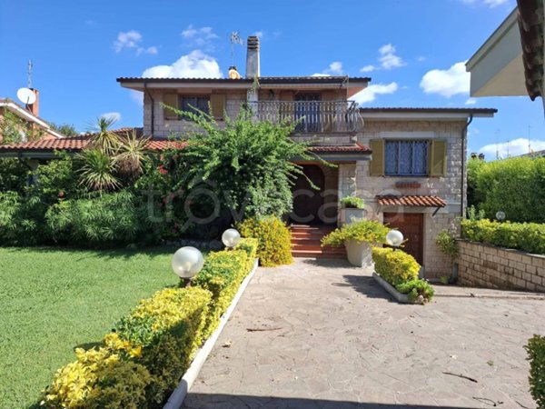 casa indipendente in vendita a Roma in zona Infernetto