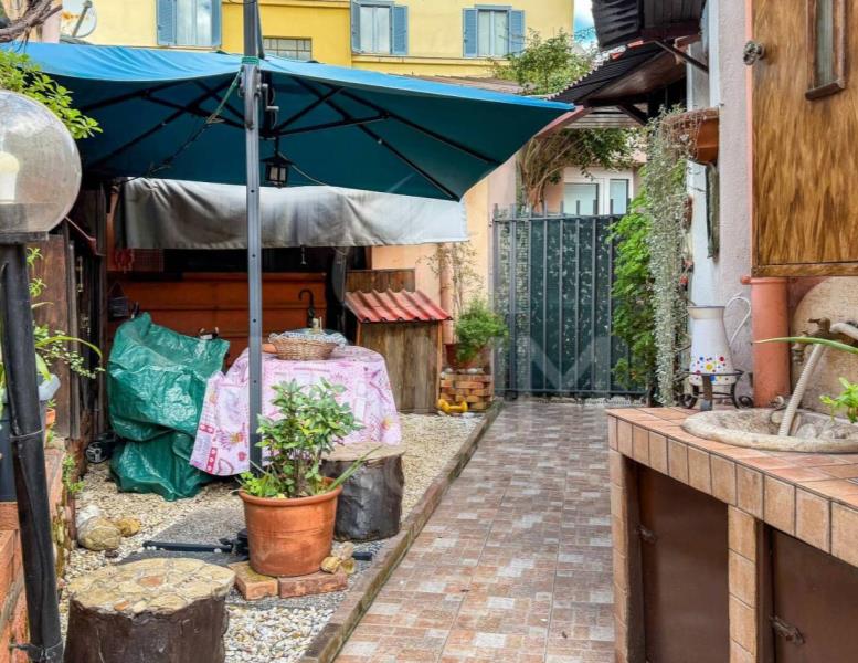 casa indipendente in vendita a Roma in zona Appio Latino