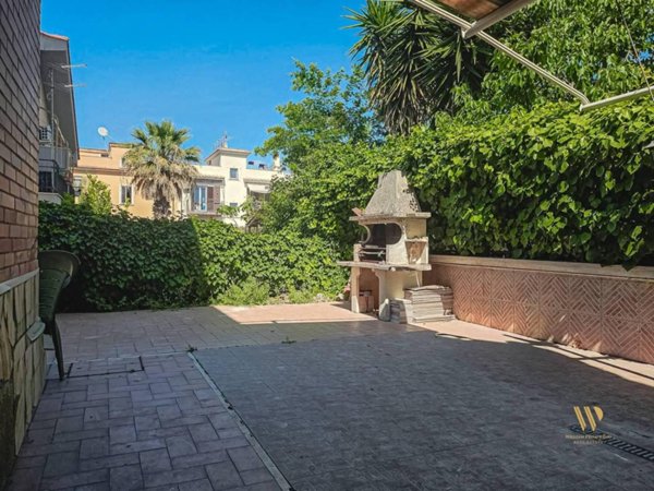 appartamento in vendita a Roma in zona Torre Angela