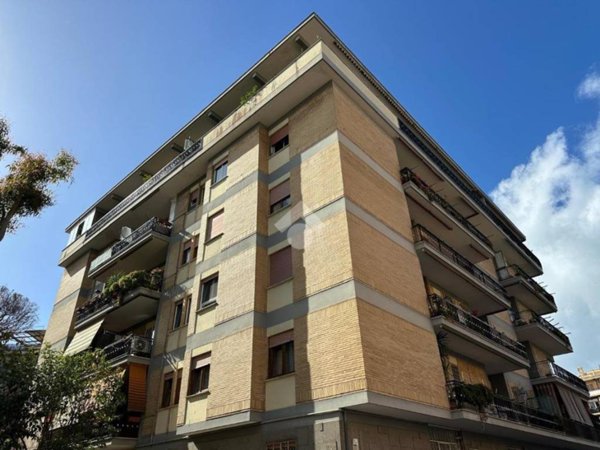 appartamento in vendita a Roma in zona Castel Fusano