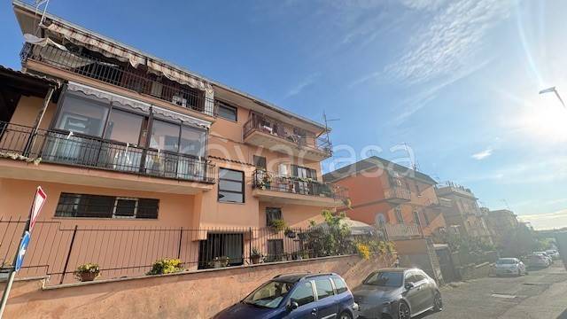 appartamento in vendita a Roma in zona Torre Angela