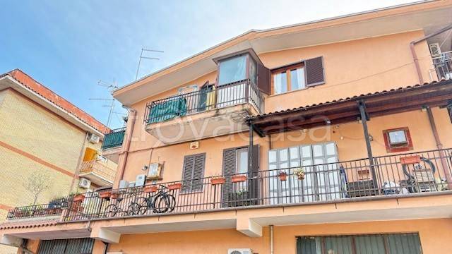 appartamento in vendita a Roma in zona Torre Angela