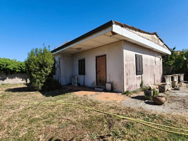 casa indipendente in vendita a Roma in zona Infernetto