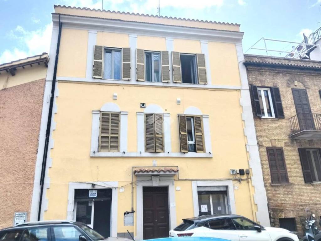 negozio in vendita a Roma in zona Portuense