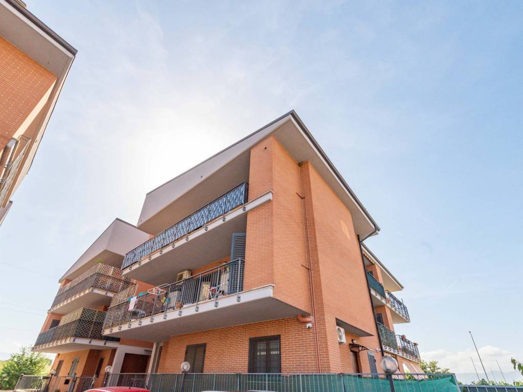 appartamento in vendita a Roma in zona Castelverde
