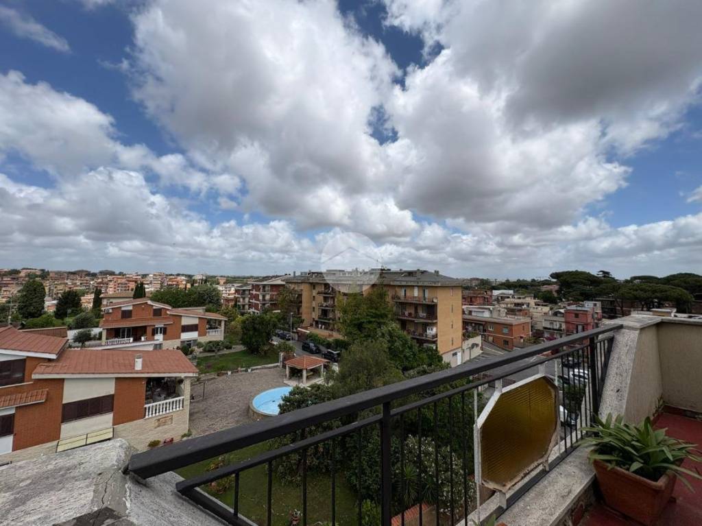 appartamento in vendita a Roma in zona Colle del Sole