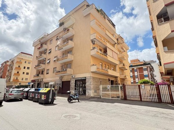 appartamento in vendita a Roma in zona Appio Claudio