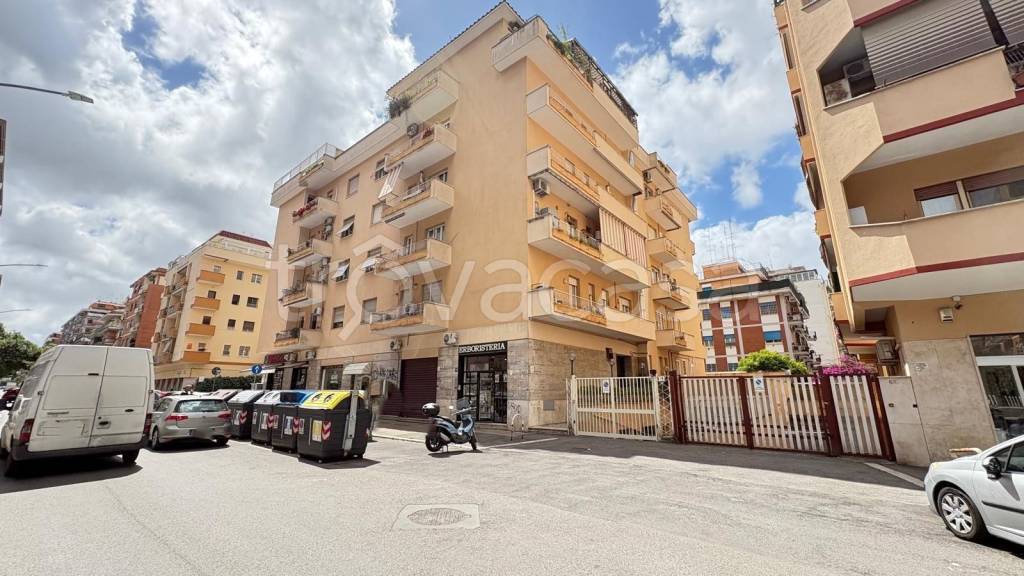 appartamento in vendita a Roma in zona Appio Claudio