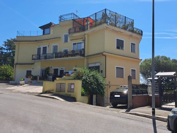 casa indipendente in vendita a Roma in zona Grottarossa