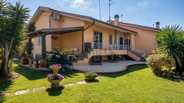 casa indipendente in vendita a Roma in zona Ostia