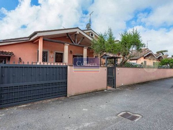casa indipendente in vendita a Roma in zona Infernetto