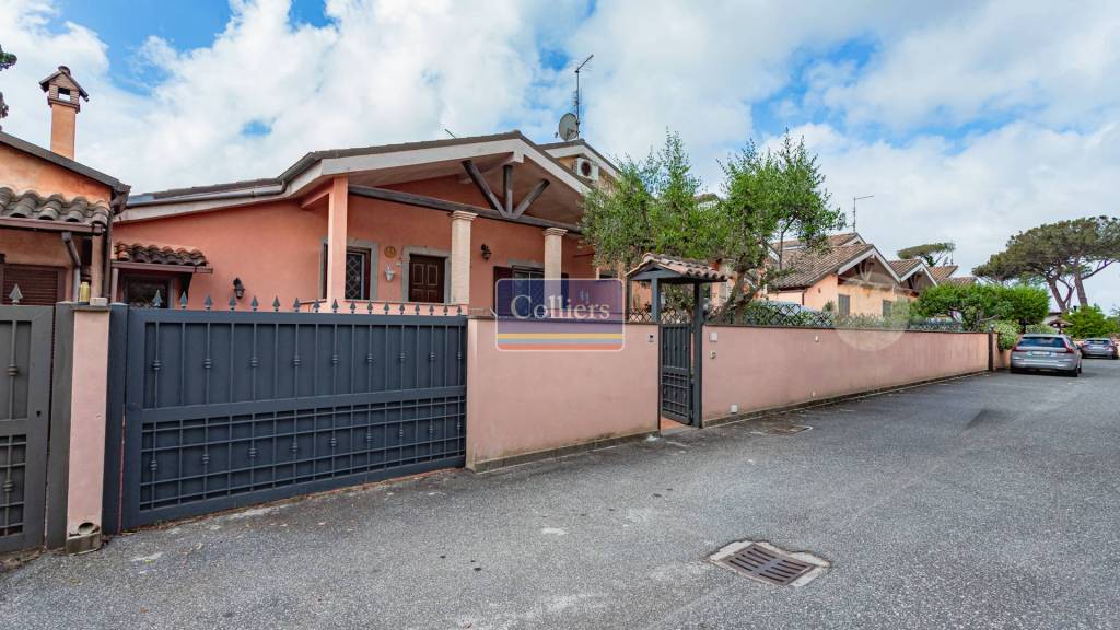 casa indipendente in vendita a Roma in zona Infernetto