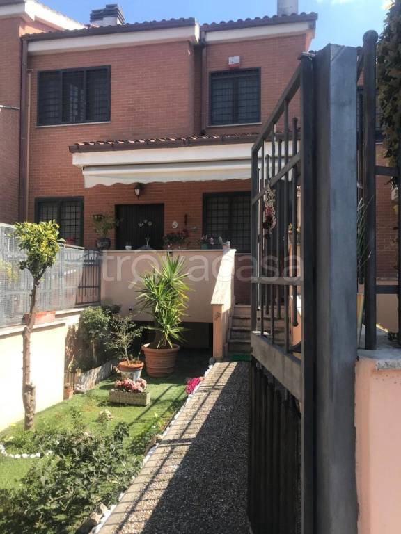 casa indipendente in vendita a Roma