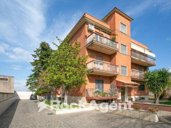 appartamento in vendita a Roma in zona Casal Morena