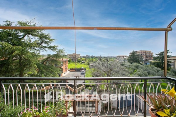 appartamento in vendita a Roma in zona Casal Morena