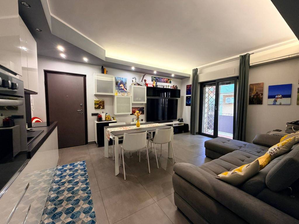 appartamento in vendita a Roma in zona Tor Bella Monaca