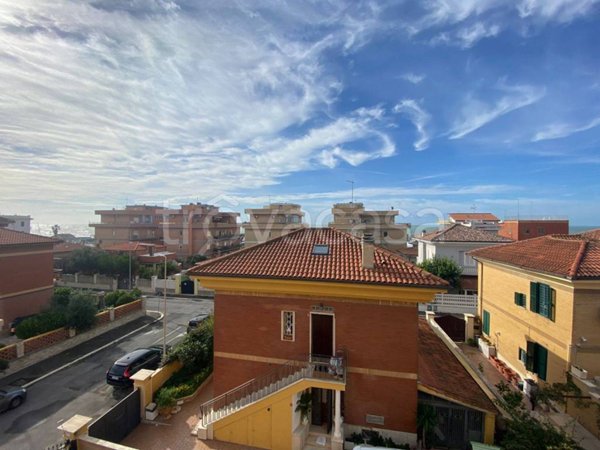 appartamento in vendita a Roma in zona Ostia Antica