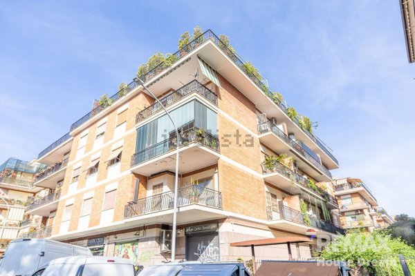 appartamento in vendita a Roma in zona Appio Claudio