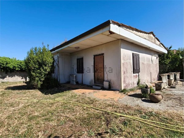 casa indipendente in vendita a Roma in zona Infernetto