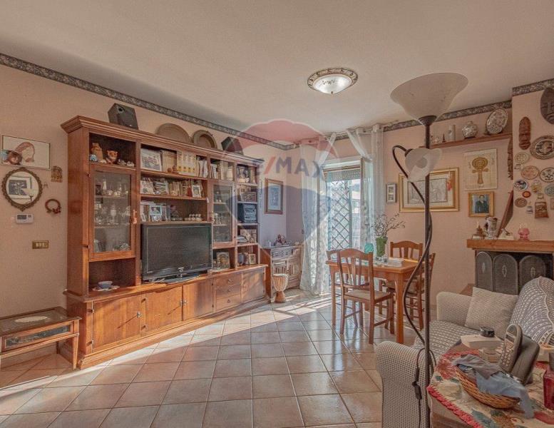 appartamento in vendita a Roma in zona Torre Angela