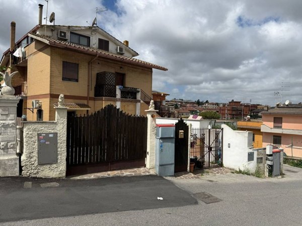 appartamento in vendita a Roma in zona Acilia