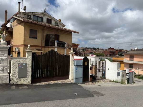 appartamento in vendita a Roma in zona Acilia