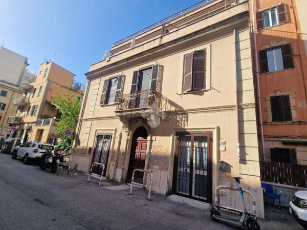 appartamento in vendita a Roma in zona Tuscolano