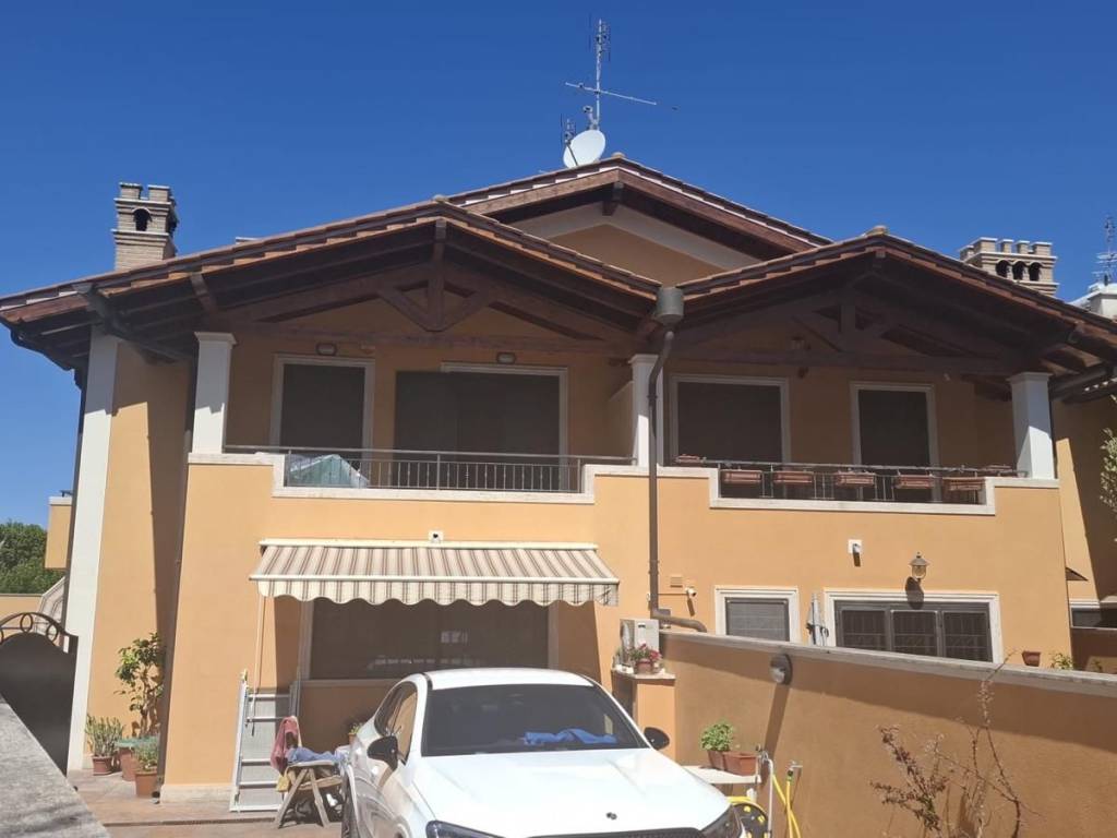 casa indipendente in vendita a Roma in zona Ostiense