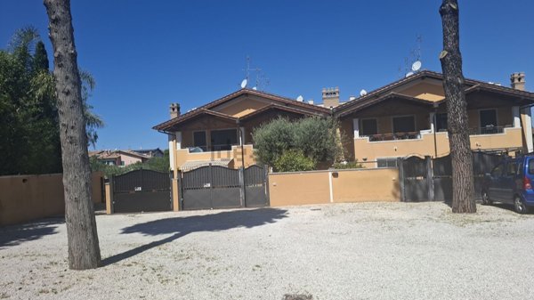 casa indipendente in vendita a Roma in zona Ostiense