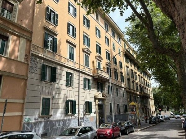 appartamento in vendita a Roma in zona Appio Latino