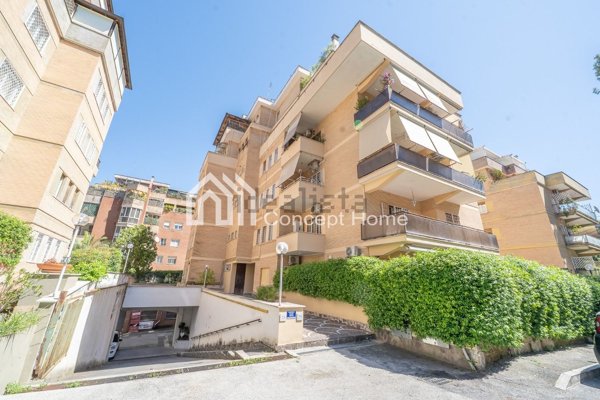 appartamento in vendita a Roma in zona Tomba di Nerone