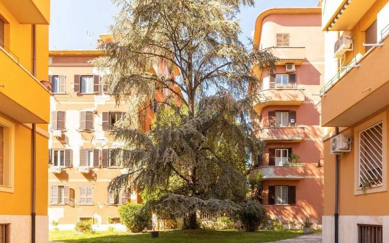 appartamento in vendita a Roma in zona Ostiense