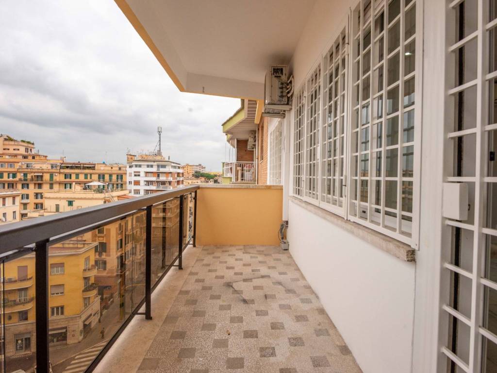 appartamento in vendita a Roma in zona Appio Latino