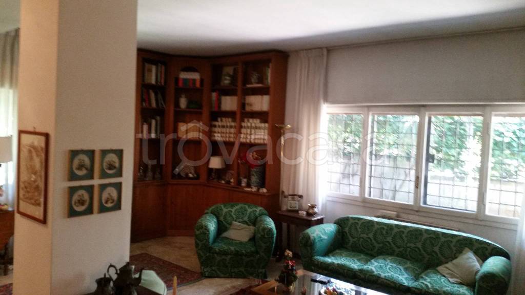 appartamento in vendita a Roma in zona Ardeatino