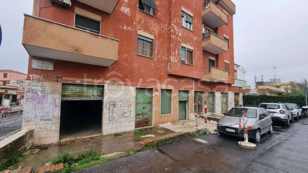 negozio in vendita a Roma in zona Prenestino-Centocelle