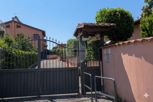 casa indipendente in vendita a Roma in zona Lunghezza