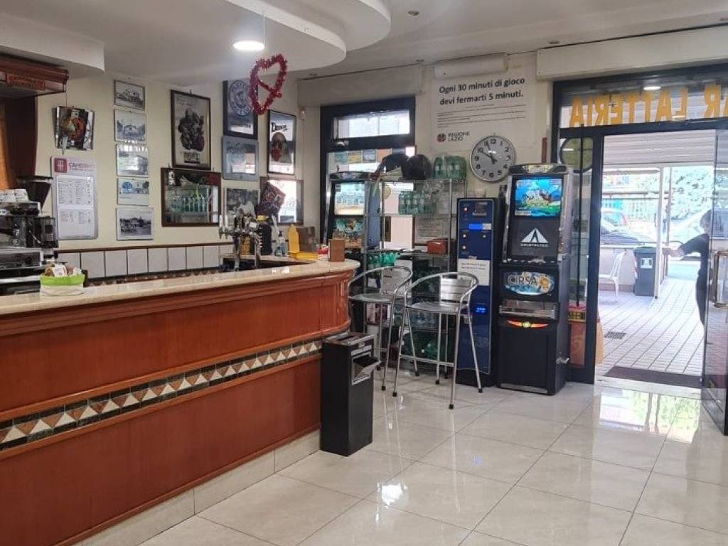 negozio in vendita a Roma in zona Primavalle
