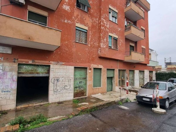 negozio in vendita a Roma in zona Prenestino-Centocelle