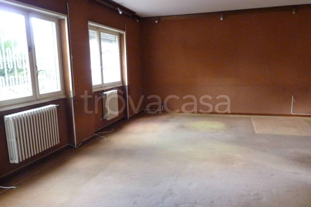 casa indipendente in vendita a Roma in zona Casal Palocco