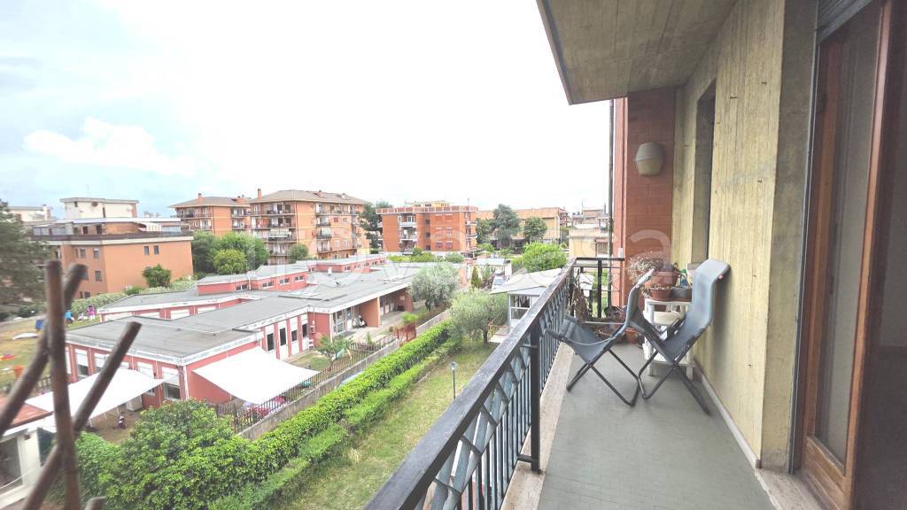 appartamento in vendita a Roma in zona Casal Morena