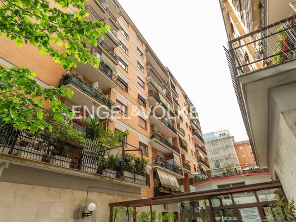 appartamento in vendita a Roma in zona Ostiense