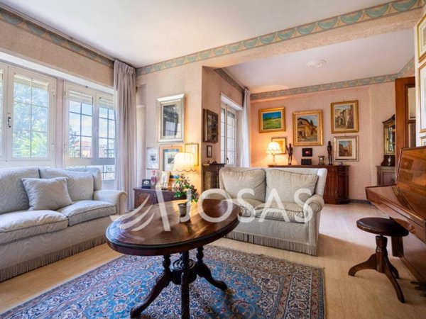 appartamento in vendita a Roma in zona EUR